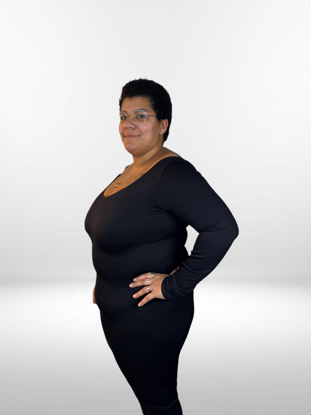 Robe moulante sans coutures, col en V, manches longues et taille ajustée